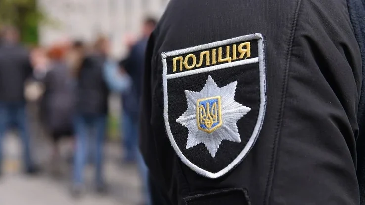 У Києві під час виїзду на випадок домашнього насильства поліцейський застосував табельну зброю: нападник загинув