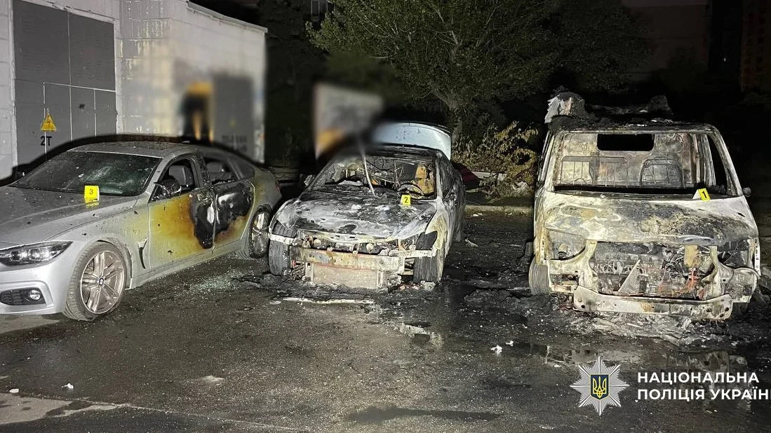 У Києві затримали киянина, який за 1000 доларів підпалив військовий мікроавтобус (фото)