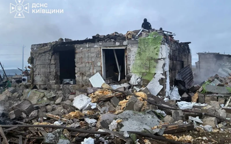 Внаслідок російської атаки на Київщині постраждала ціла родина (фото)