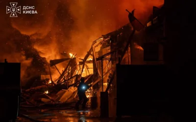 Внаслідок російського удару по Києву загинув чоловік, спалахнула пожежа на СТО (відео)