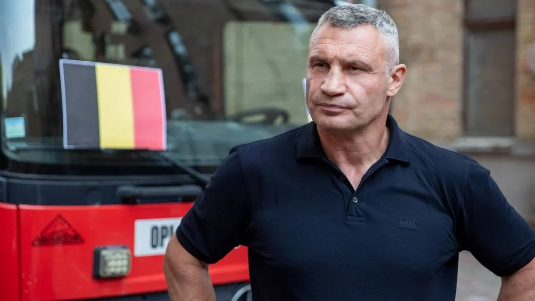 Транспортний колапс у столиці: на маршрути між берегами перекинули 140 автобусів та ініціюють відкриття мостів під час тривог – Кличко