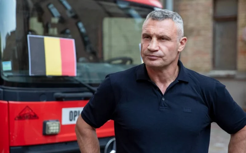 Транспортний колапс у столиці: на маршрути між берегами перекинули 140 автобусів та ініціюють відкриття мостів під час тривог – Кличко