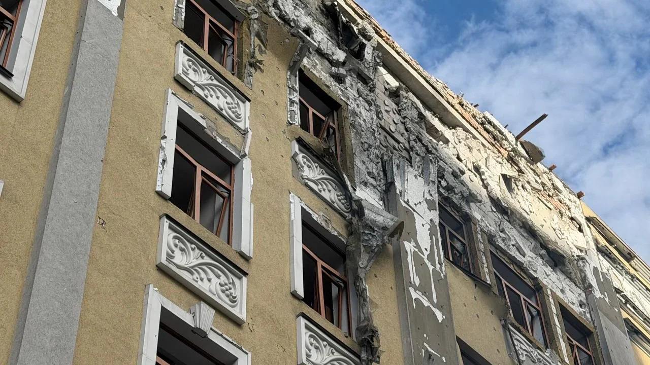 У Києві дрон пошкодив будівлю Вищої ради правосуддя: поранено шестеро людей (фото)