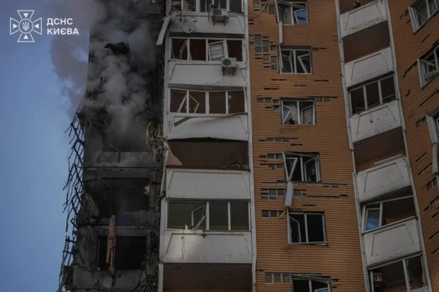 Зранку росіяни вдарили по багатоповерхівці у Києві: серед поранених — вагітна жінка
