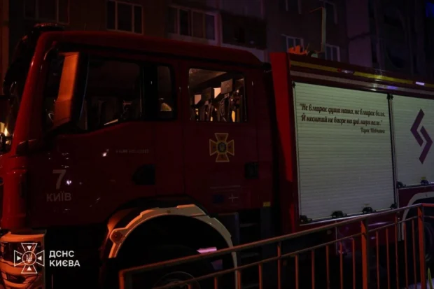 Нічна російська на Київ: у чотирьох районах пошкоджено будівлі, четверо поранених