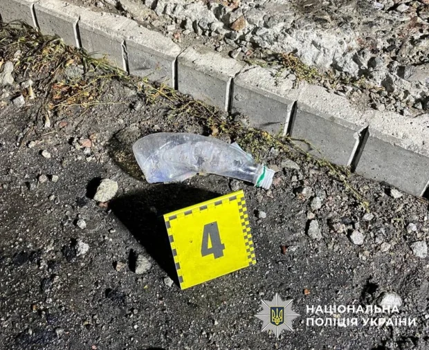 У Києві затримали киянина, який за 1000 доларів підпалив військовий мікроавтобус
