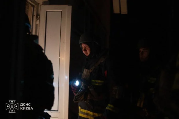 Нічна російська на Київ: у чотирьох районах пошкоджено будівлі, четверо поранених
