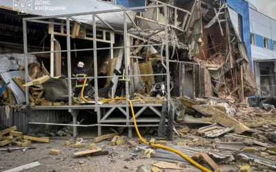 Ліквідація пожежі на Бориспільщині: росіяни двічі завдали повторних ударів по рятувальниках (відео)