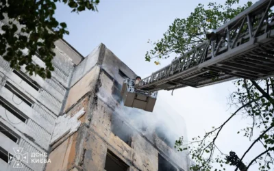 У Голосіївському районі Києва російський БпЛА влучив у 9-поверхівку, троє поранених