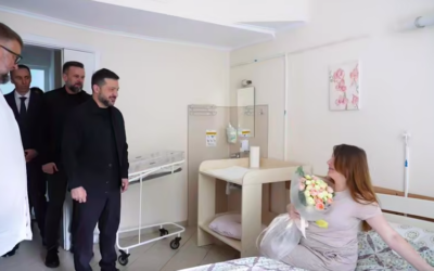 Зеленський відвідав пошкоджений пологовий будинок у Подільському районі Києва (відео)