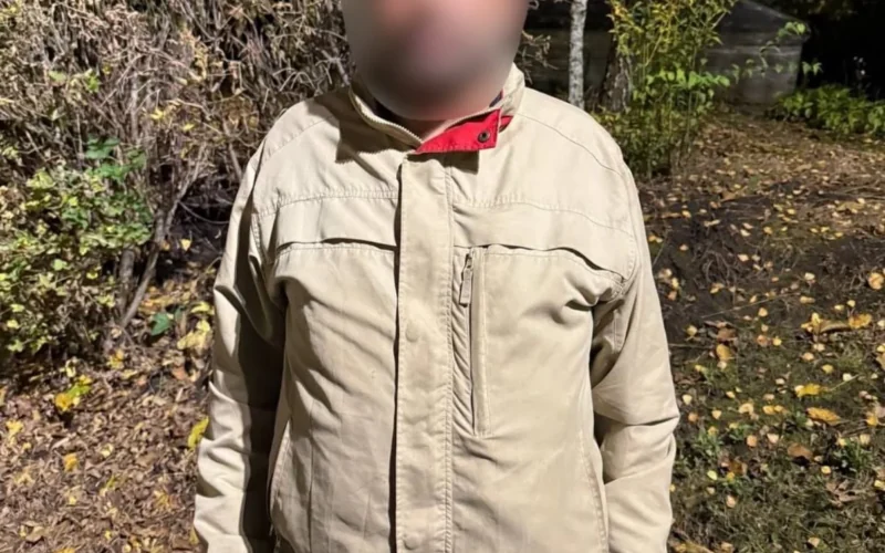 Вбивство через відмову дати гроші: на Обухівщині раніше судимий чоловік задушив та забив сапою пенсіонерку