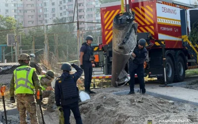 Пів тонни вибухівки у дворі: в Дарницькому районі вилучили ракету (відео)