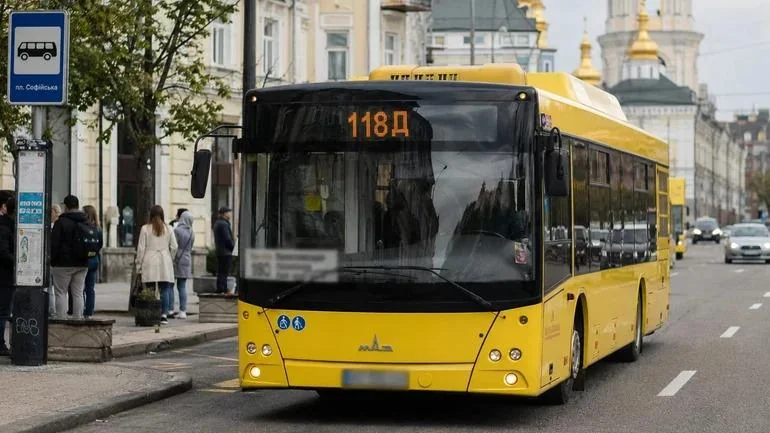 Автобуси відновили рух на правий берег Києва мостом Патона