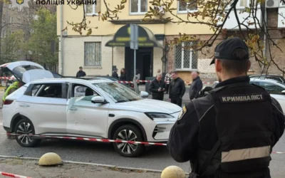 У Печерському районі Києва вибухнув електромобіль: водія госпіталізували
