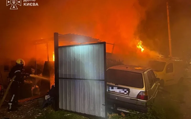 Нічна та вечірня атаки на Київ: рятувальники гасили пожежі у Шевченківському та Солом’янському районах