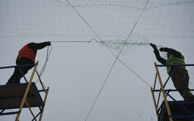 У Києві зареєстрували петицію про захист житлових будинків антидроновими сітками: пропонують перенаправити кошти з благоустрою