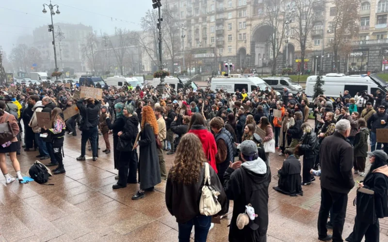 У Києві відбувся мітинг за відставку Кличка: під стіни КМДА вийшли кілька сотень людей