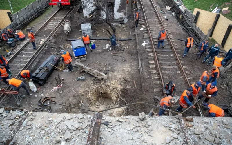 Рух поїздів на «червоній» гілці метро відновлять увечері, але без зупинки на «Чернігівській» – Кличко