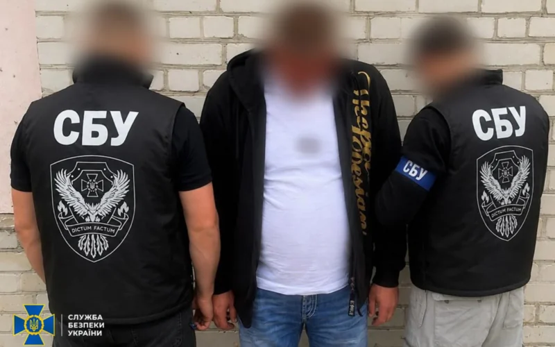 Готували обстріли з гранатомета та підриви ТЦК у Києві: СБУ та поліція затримали двох російських агентів (відео)