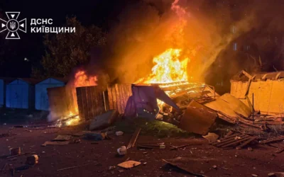 На Київщині через атаку росіян загинула людина, спалахнув гуртожиток і виробнича будівля