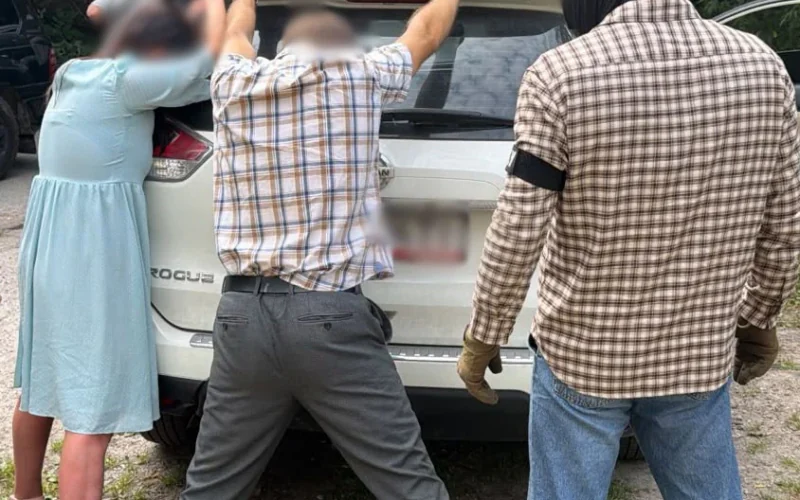 Вимагали понад $200 тисяч у виробника дронів для ЗСУ: у Києві затримали двох адвокатів-шахраїв