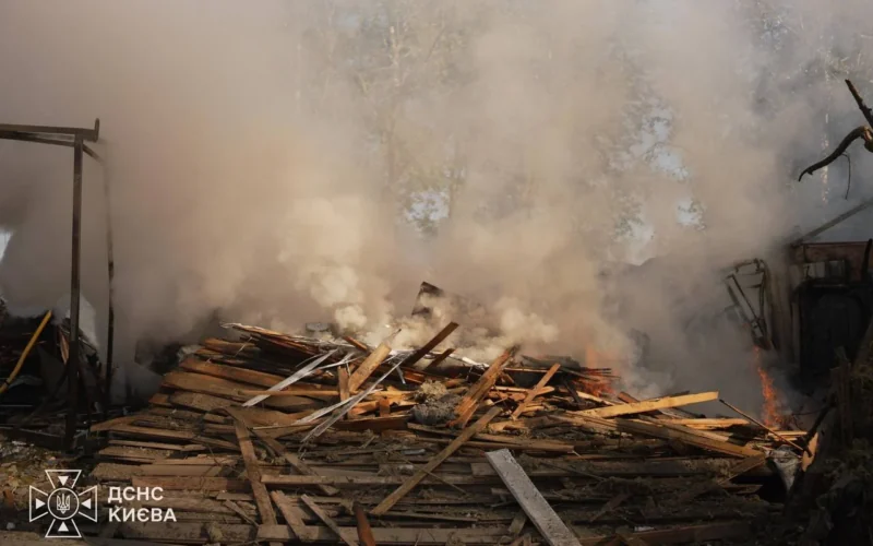 У Києві внаслідок російської атаки п’ятеро людей отримали поранення, одна людина у важкому стані (фото)