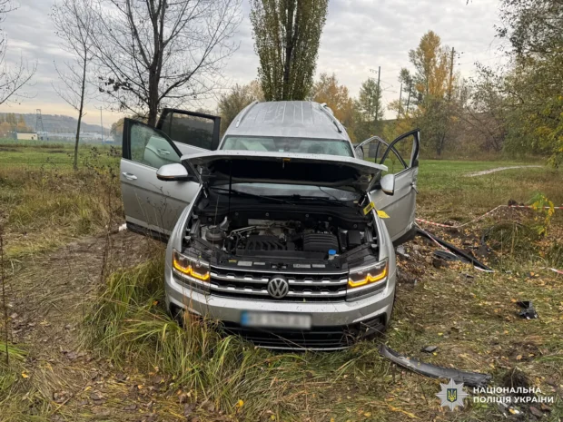 Смертельна ДТП у Голосіївському районі Києва: Volkswagen Atlas врізався в стовп, загинув 20-річний хлопець
