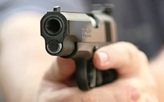 На Печерську в приміщенні ТЦК чоловік відкрив стрілянину: поранено трьох поліцейських та трьох військовослужбовців