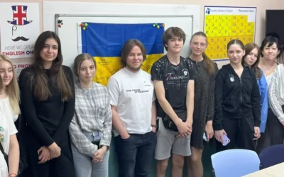 Підлітки LSE Київ разом із викладачкою